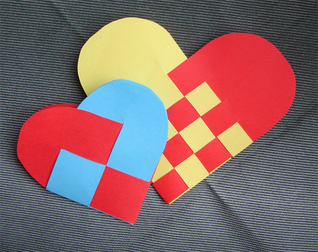 Бумажный поделки сердечки. Как делать оригами